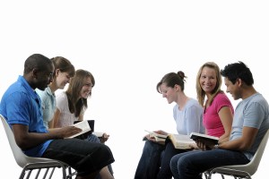 Pesquisa-mostra-predominancia-da-amizade-no-primeiro-contato-das-pessoas-com-a-igreja